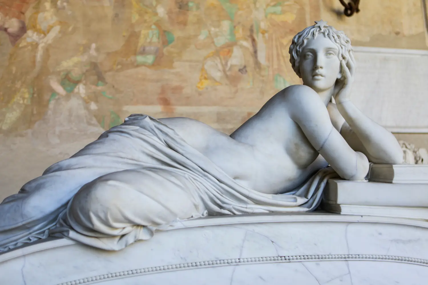 Cosmopolitan Aesthetics Hannover und Braunschweig - Skulptur einer schönen nackten Frau im griechischen Stil