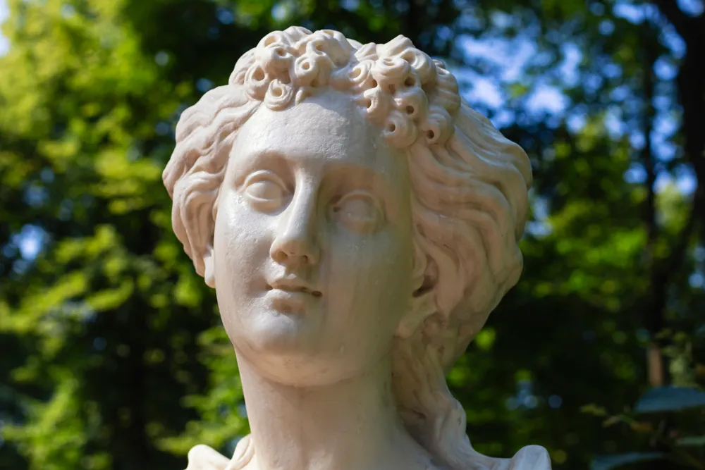 Cosmopolitan Aesthetics Hannover und Braunschweig - Antike Statue einer weiblichen Figur